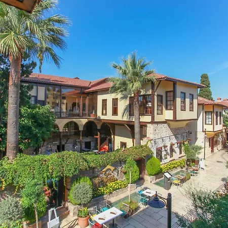 Apartman Unique Flat With Balcony Near Hadrian's Gate
