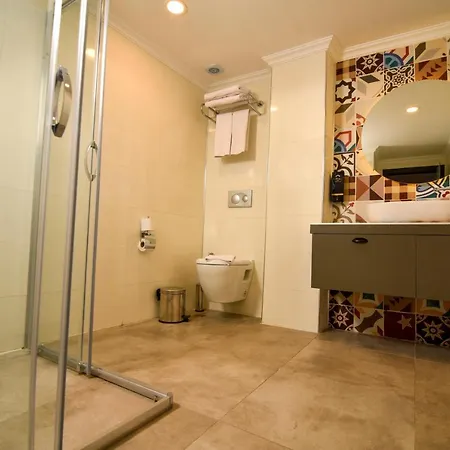 Apartman Unique Flat With Balcony Near Hadrian's Gate
