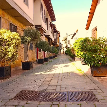 Unique Flat With Balcony Near Hadrian's Gate Apartman Antalya