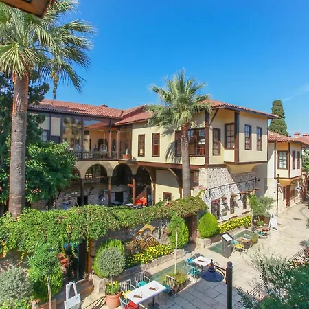 Apartment Unique Flat With Balcony Near Hadrian's Gate