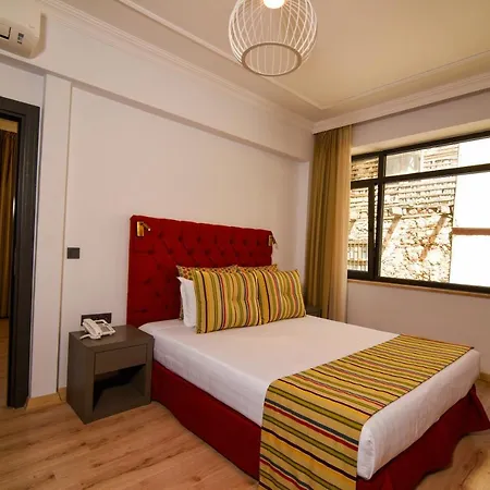 Unique Flat With Balcony Near Hadrian's Gate Antalya
