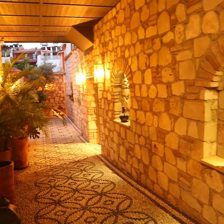 Unique Flat With Balcony Near Hadrian's Gate *