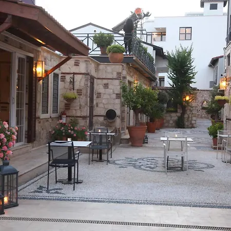 Unique Flat With Balcony Near Hadrian's Gate *