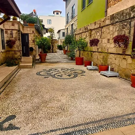 Apartment Unique Flat With Balcony Near Hadrian's Gate