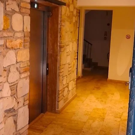 Unique Flat With Balcony Near Hadrian's Gate Apartment Antalya